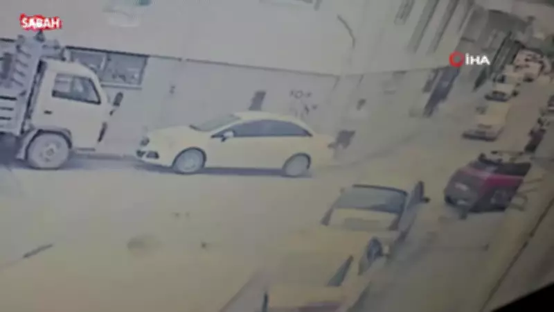 Bursa'da Bisikletli Çocuklar Otomobille Çarpıştı: Kaza Anı Güvenlik Kamerasında