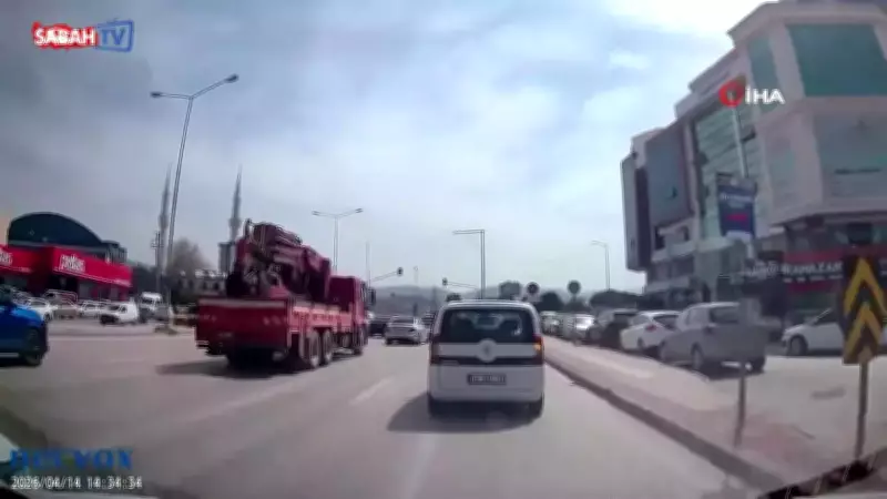 Bursa'da Kırmızı Işıkta Yola Atlayan Yaya Son Anda Kurtuldu