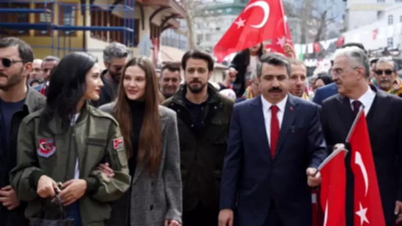 Bursa'da Kuruluş Orhan Coşkusu: On Binlerce Kişi Fetih Yürüyüşünde Buluştu