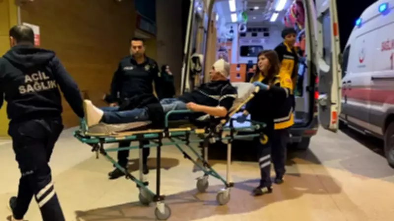 Bursa'da Sokak Kavgası: 3 Genç Sopayla Yaralandı