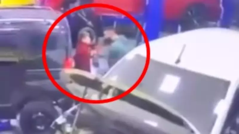 Bursa'da Usta, Telefona Bakan Çırağını Kameralar Önünde Darp Etti