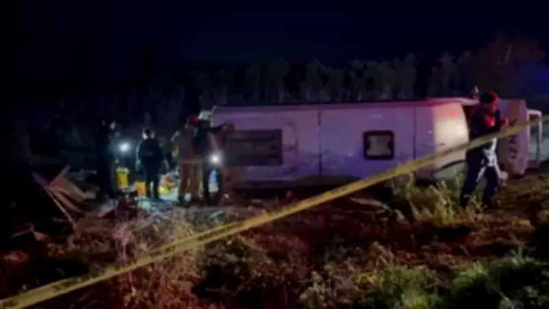 Bursa'da Yolcu Minibüsü Devrildi: 1 Kişi Hayatını Kaybetti, 12 Kişi Yaralandı