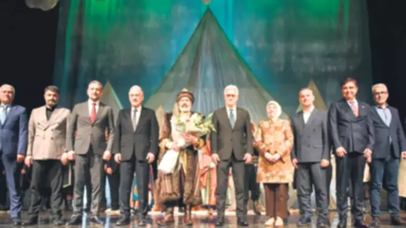 Bursa'nın Fethinin 700. Yılında 'Çınarın Gölgesinde' Tiyatro Oyunu Sahnelendi