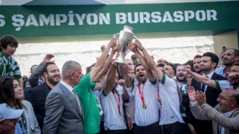 Bursaspor, 2. Lig şampiyonluğunu görkemli törenle kutladı