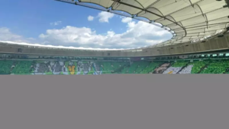 Bursaspor Taraftarları 40 Bin Kartonla Etkileyici Koreografi Sergiledi