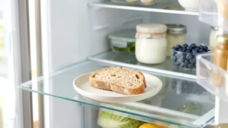 Buzdolabı Kokusuna Doğal Çözüm: Bayat Ekmek Mucizesi