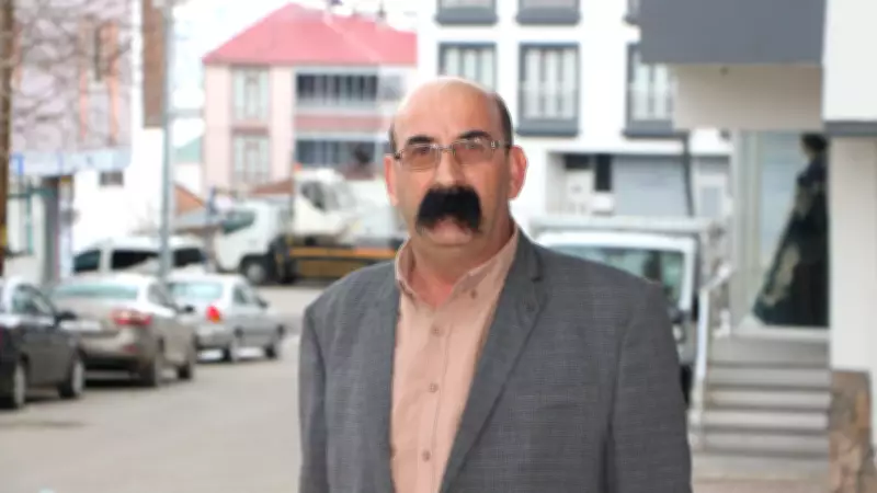 Bıyıklarıyla Gündem Olan İlçe Başkanı: Yakıştığı İçin Uzattım