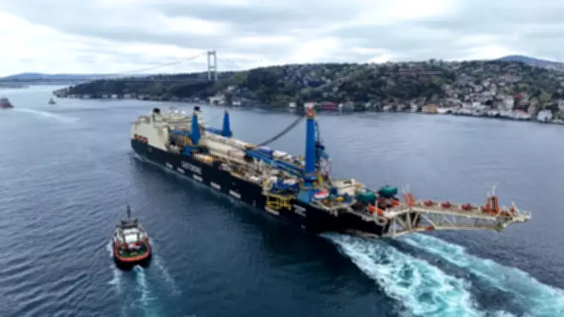 Castorone gemisi İstanbul Boğazı'ndan geçiyor: Trafik çift yönlü durduruldu