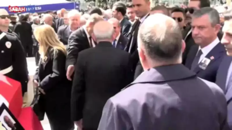 Cenaze Töreninde CHP Krizi: Kılıçdaroğlu, Özel'i Görmezden Geldi