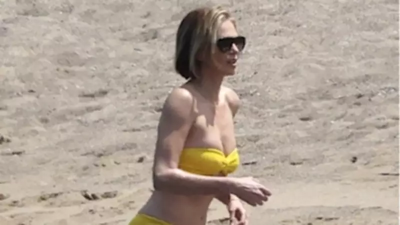 Charlize Theron Hawaii'de Fit Görünümüyle Dikkat Çekti