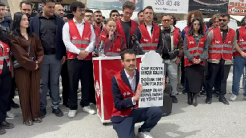CHP Konya'da mezar taşlı protesto: Görevden almalara tepki