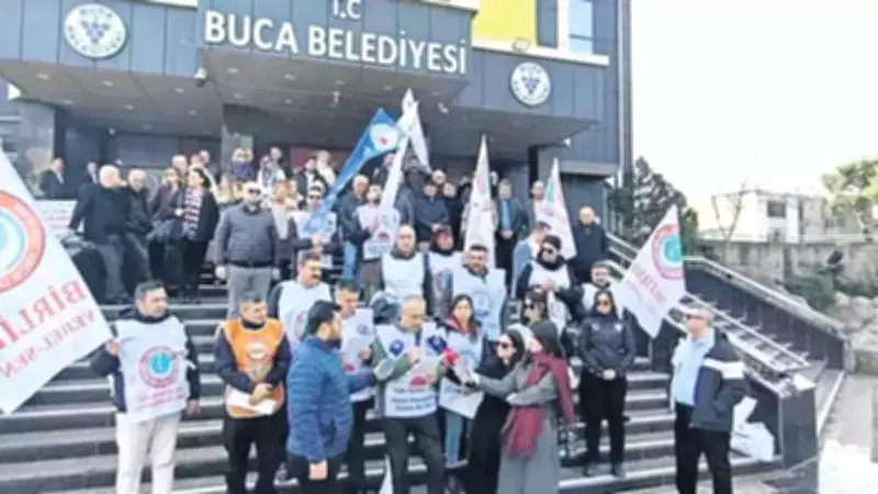 CHP İzmir İl Binası Önünde Eylem Çadırı: Memurlar Hakları İçin Mücadele Ediyor