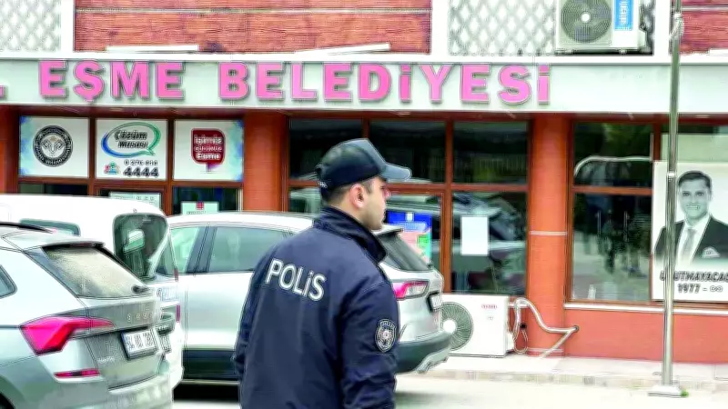 CHP'li Eşme Belediyesi'nde meclis üyesi aynı anda taşeron işçi çalıştı