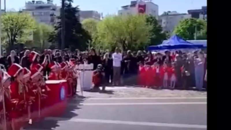 CHP'nin 23 Nisan'da çocuk mehteran takımına sırt dönmesi tepki çekti