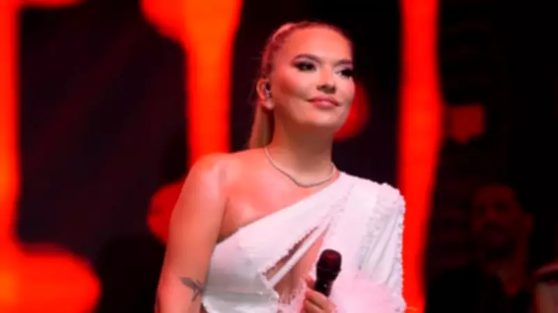 Demet Akalın Konserinde Yakışıklı Hayranına Yaptığı Yorum Olay Oldu