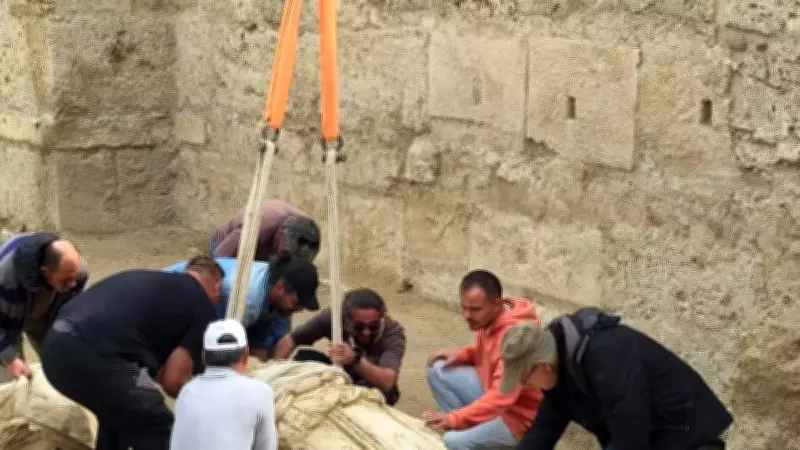 Denizli’de Molozların Arasından 2 Metrelik Athena Heykeli Çıktı