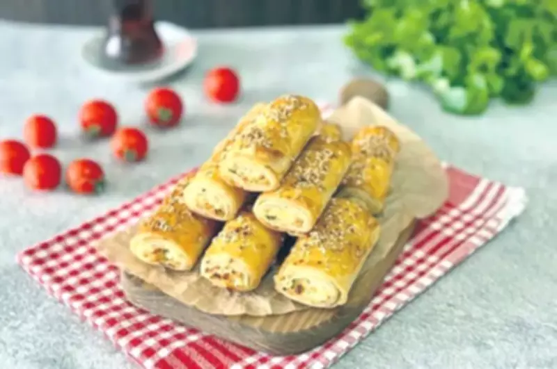 İdil Açıkalın'dan Girit Usulü 5 Çayı: Lorlu Tatlı Börek, Kalicunya ve Kalburabastı Tarifleri