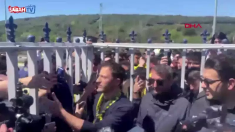 Domenico Tedesco, Samandıra'da futbolcular ve taraftarlarla vedalaştı