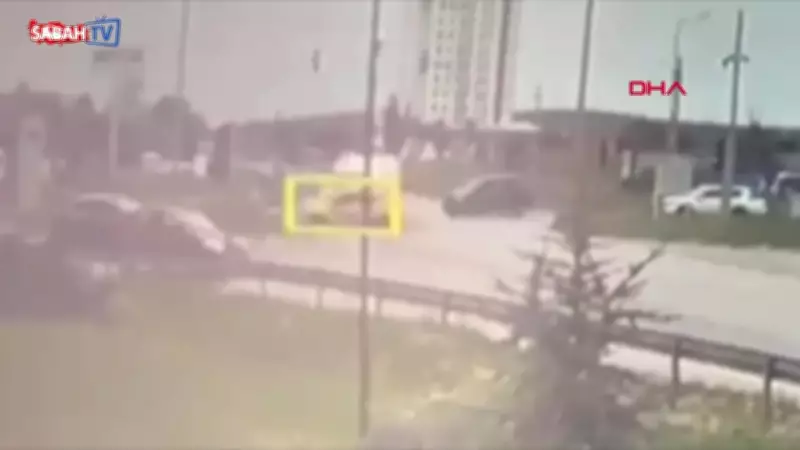 Edirne'de Ambulans ile Taksi Çarpıştı: 5 Yaralı Kamerada