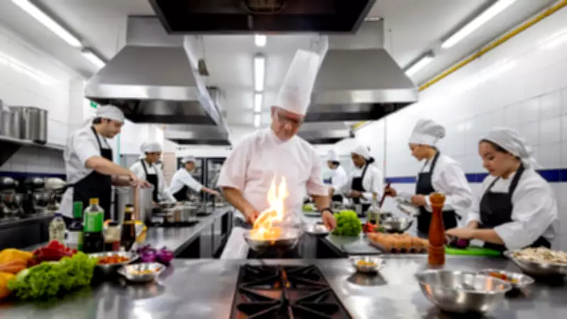 Şef Şapkalarının Sırrı: Boyu Rütbeyi, Pileleri Yeteneği Gösteriyor