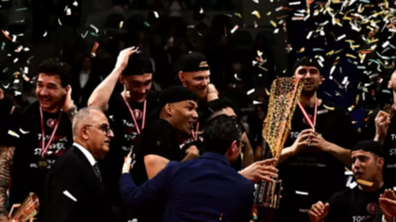 Efeler Ligi şampiyonu Ziraat Bankkart kupasına kavuştu