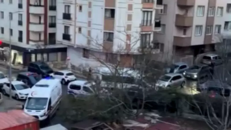 Çekmeköy'de Korkunç Aile Faciası: Genç, Anne ve İki Abisini Vurdu