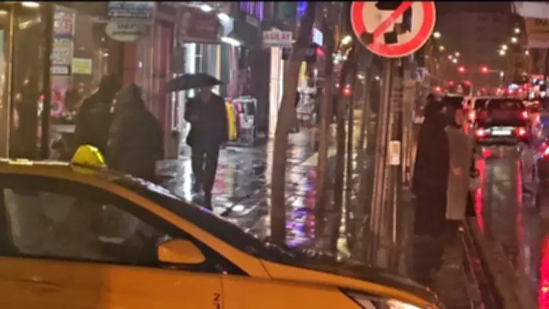 Elazığ'da Kuvvetli Yağış Uyarısı Sonrası Sağanak Etkili Oldu