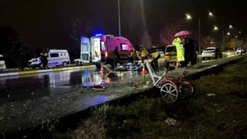 Erzincan'da Üç Tekerlekli Bisiklet ile Taksi Çarpıştı: Sürücü Hayatını Kaybetti