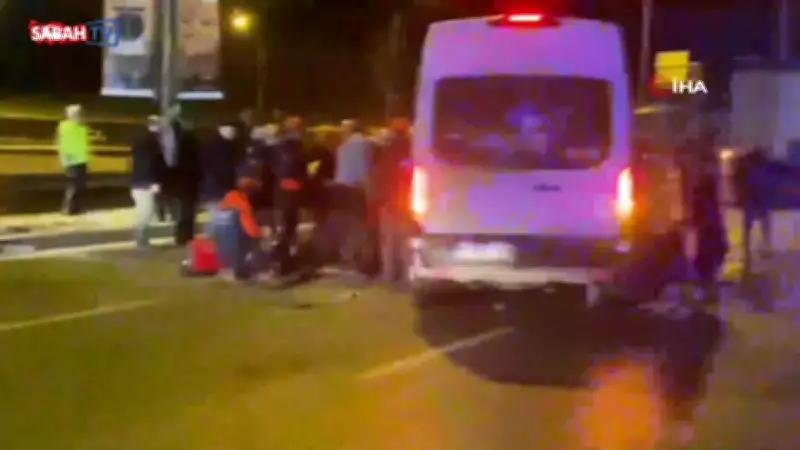 Erzurum'da Buzlanma Nedeniyle Servis Aracı ile Tır Çarpıştı: 5 Kişi Yaralandı