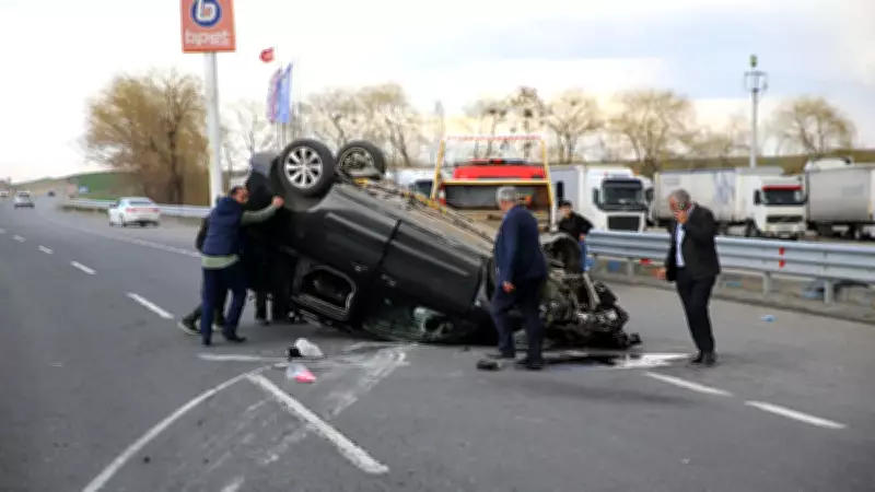 Erzurum'da hafif ticari araç otomobile çarptı: 4 yaralı