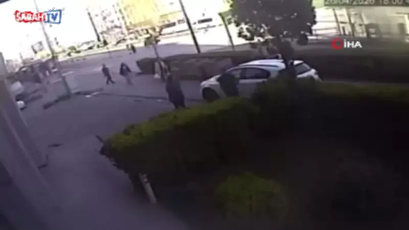 Eskişehir'de kaldırımda yürüyen kadın otomobilin altında kaldı