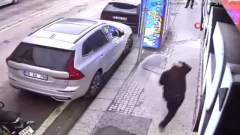 Eskişehir'de Yürüyen Adamın Kafasına Cam Düştü: O Anlar Kamerada