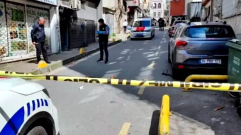 Fatih'te Boşanma Sürecindeki Çiftin Yakınları Arasında Silahlı Kavga: 2 Yaralı