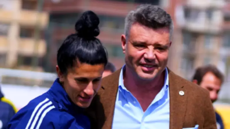 Fenerbahçe Başkanı Saran, Kadın Futbol Takımı ile Bir Araya Geldi