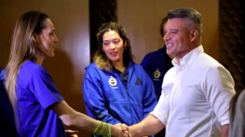 Fenerbahçe Başkanı Saran, Kadın Voleybol Takımını Ziyaret Etti
