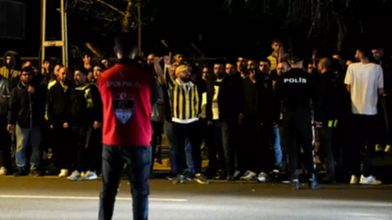 Fenerbahçe taraftarından futbolculara ve yönetime tepki