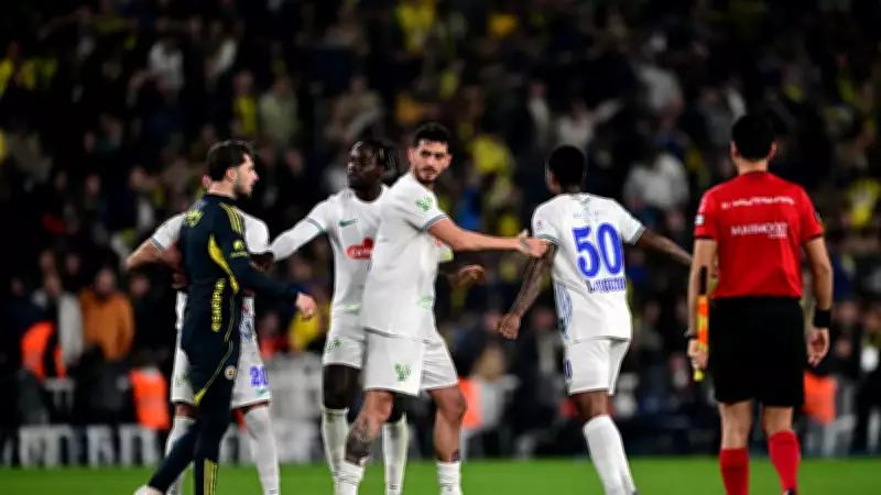 Fenerbahçe ve Rizespor'dan Penaltı İtirazları: Devre Arasında Saha Karıştı