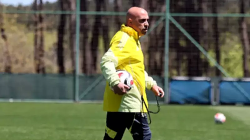 Fenerbahçe'de Başakşehir maçı hazırlıkları Göle yönetiminde sürüyor