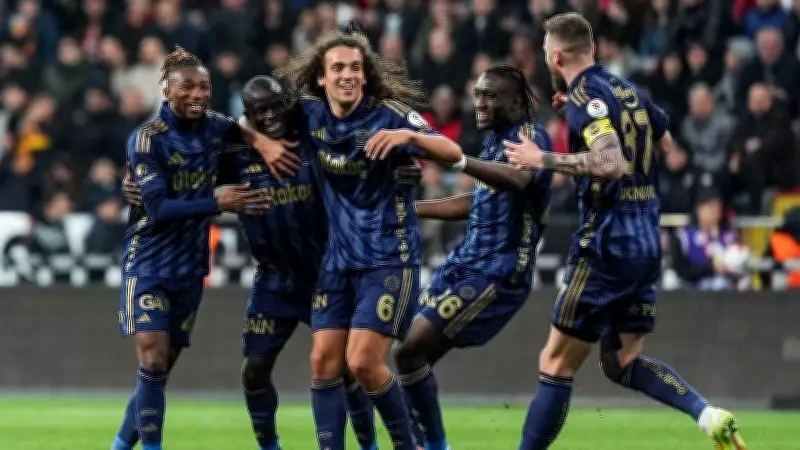 Fenerbahçe'de Sakatlık Şoku: Yıldız İsim İkinci Yarıya Çıkamadı