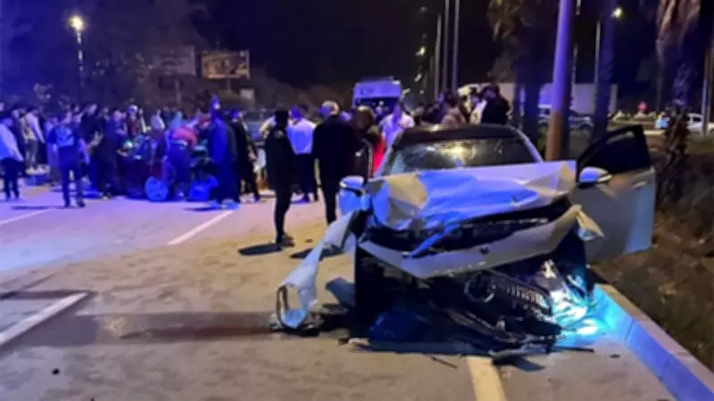 Finike'de İki Araç Çarpıştı: 1 Ölü, 5 Yaralı