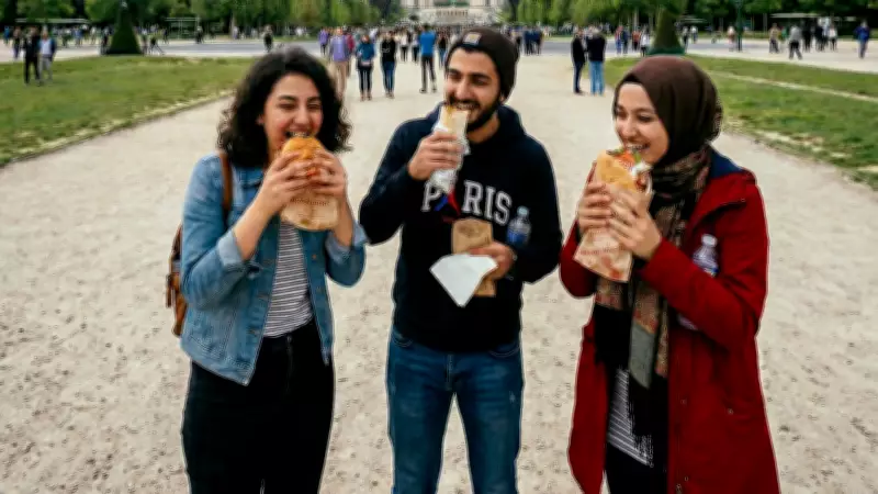 Fransızlar Türk Sokak Lezzetlerine Akın Ediyor: Tantuni ve Islak Hamburger