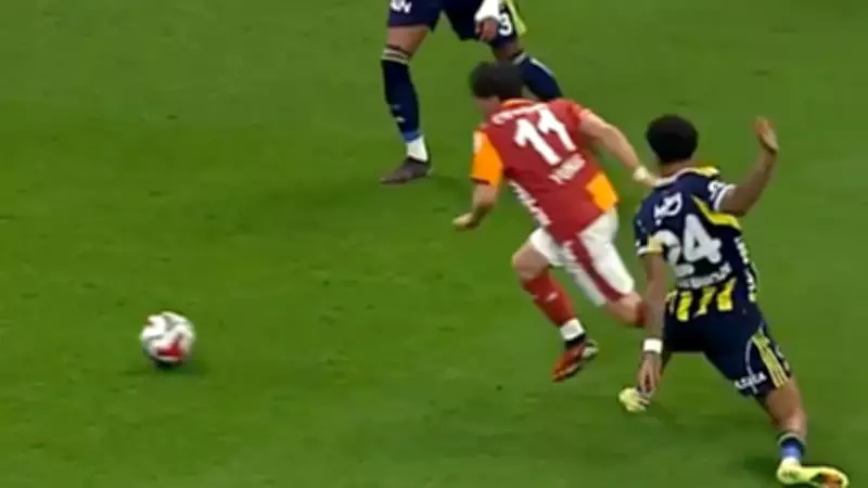 Galatasaray-Fenerbahçe derbisinde penaltı kararı tartışma yarattı