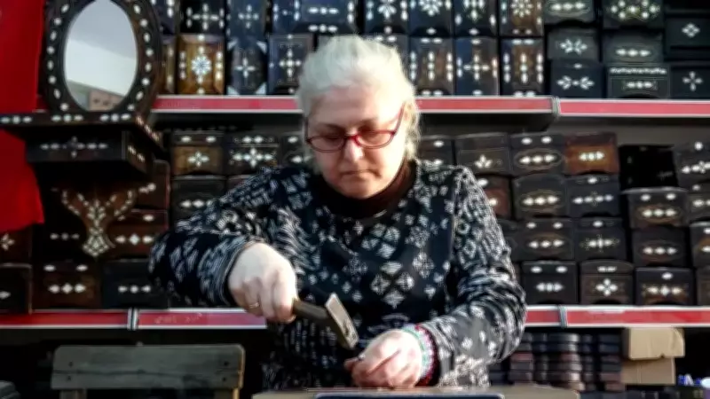 Gaziantepli Kadın Usta, Plastik Tarakları Çöpe Attıran Bakır Mucizesini Yarattı