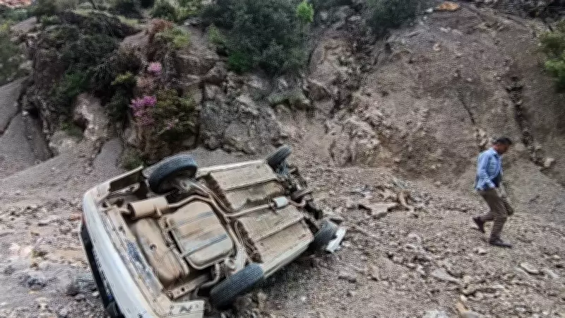 Gaziantep'te otomobil dere yatağına devrildi: Sürücü yaralandı