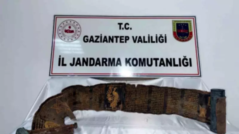 Gaziantep'te Tarihi Eser Kaçakçılığı Operasyonu: Piton Derili Kitap Ele Geçirildi