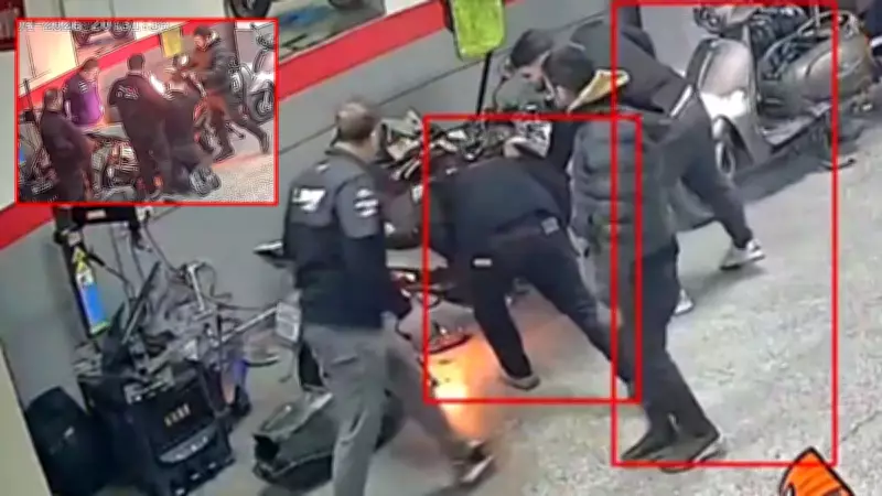 Gaziosmanpaşa'da Motosiklet Tamirhanesinde Korkutan Yangın: O Anlar Kamerada