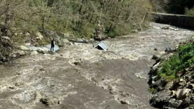 Giresun'da Trafik Kazası: Genç Sürücü Dereye Uçan Araçta Hayatını Kaybetti