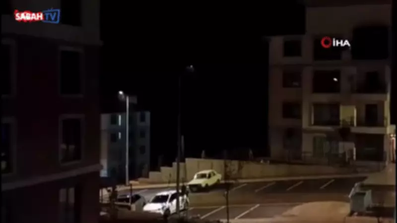 Gölbaşı gecesini şimşekler aydınlattı