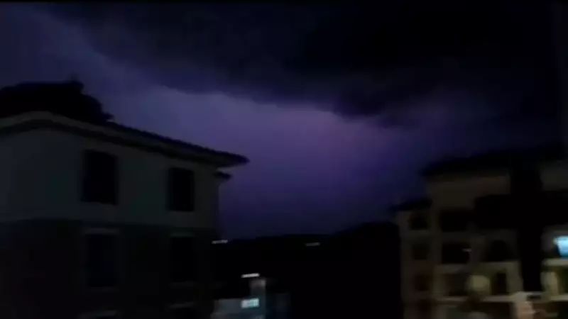 Gölbaşı'nda Geceyi Şimşekler Aydınlattı