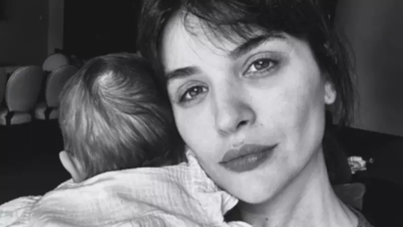 Gonca Vuslateri ve Kızı Asya'nın Kalpleri Eriten Pozları